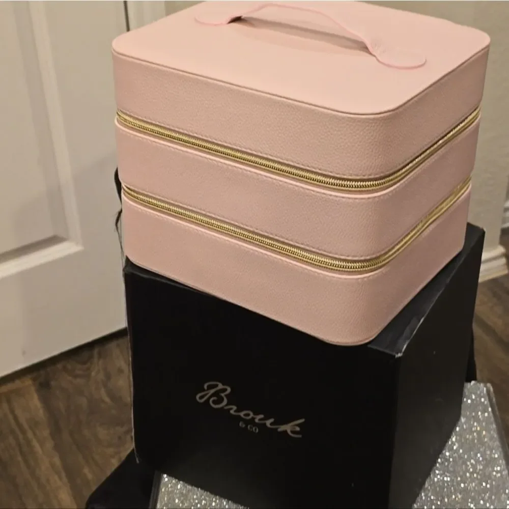 Brouk‎ & Co Leah Travel Cosmetic Case- Pale Pink